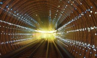 上海外滩隧道车祸 上海外滩隧道车祸